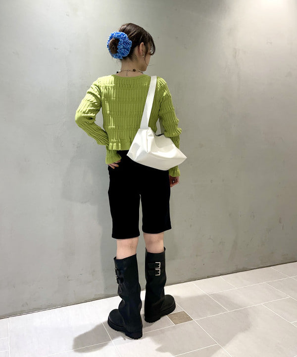カタヤマ アヤさんの「BEAMS WOMEN｜カット コーデュロイ バイカー ショーツ」を使ったコーディネート