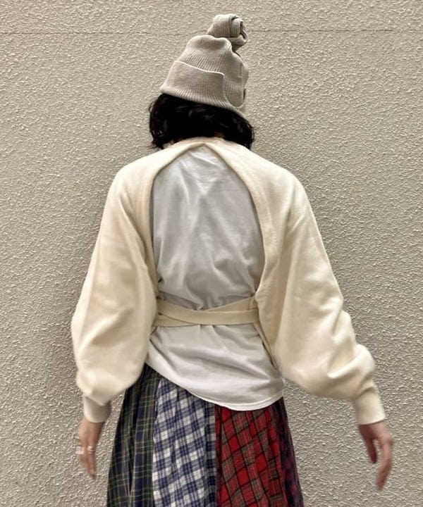 小原 もこさんの「BEAMS WOMEN｜maturely / ビーズ エンブロイダリー バック オープン カーディガン」を使ったコーディネート