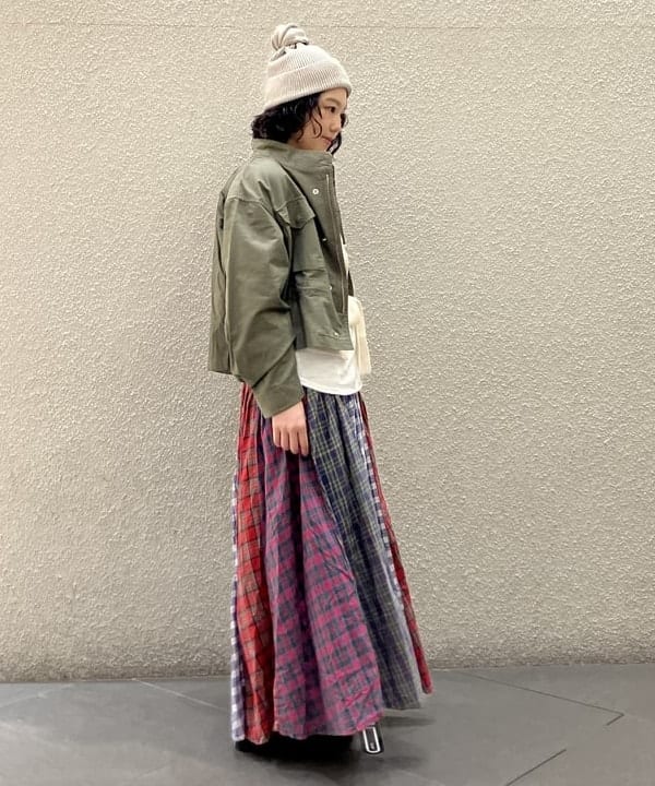 小原 もこさんの「BEAMS WOMEN｜maturely / ビーズ エンブロイダリー バック オープン カーディガン」を使ったコーディネート