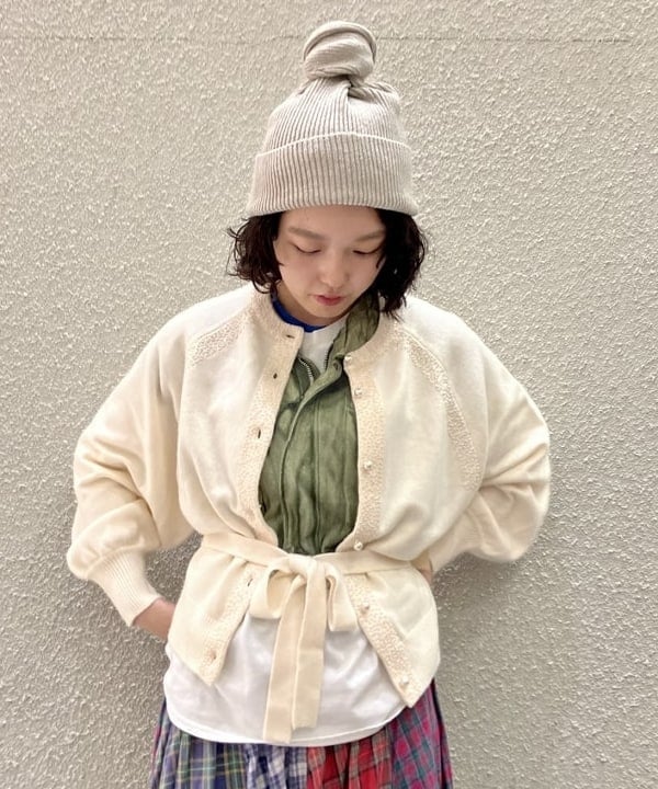 小原 もこさんの「BEAMS WOMEN｜maturely / ビーズ エンブロイダリー バック オープン カーディガン」を使ったコーディネート