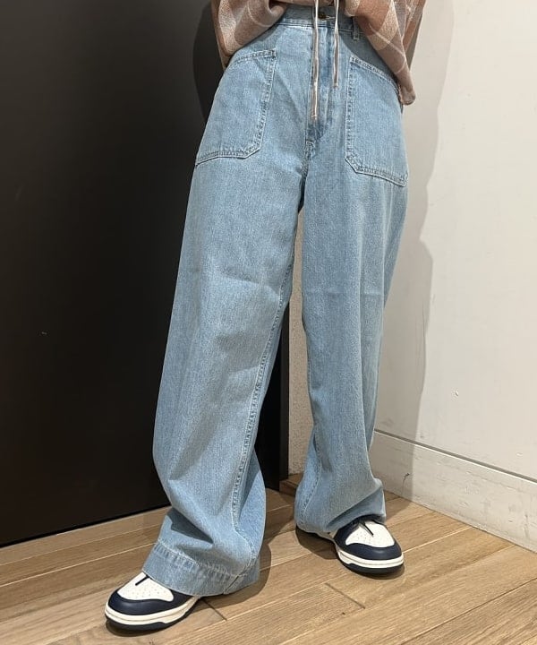 安藤 菜央さんの「BEAMS WOMEN｜デニム シンチバック パンツ」を使ったコーディネート