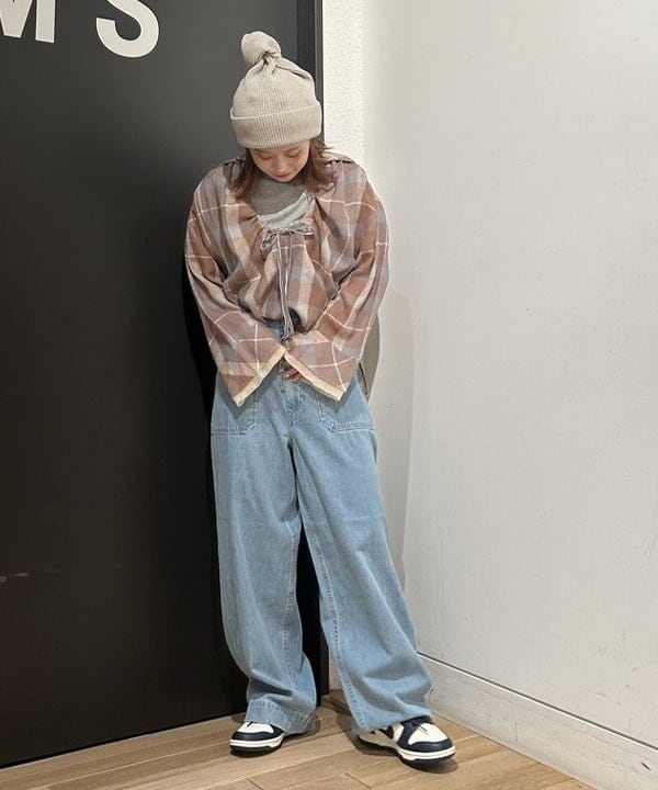 安藤 菜央さんの「BEAMS WOMEN｜デニム シンチバック パンツ」を使ったコーディネート