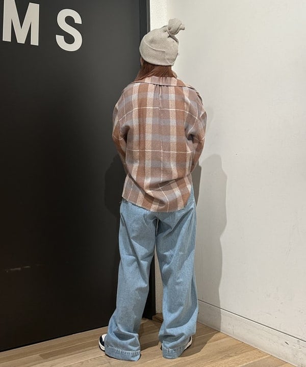 安藤 菜央さんの「BEAMS WOMEN｜デニム シンチバック パンツ」を使ったコーディネート