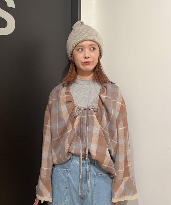 安藤 菜央さんの「BEAMS WOMEN｜デニム シンチバック パンツ」を使ったコーディネート