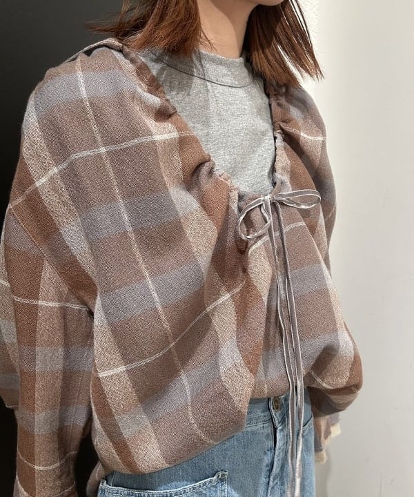 安藤 菜央さんの「BEAMS WOMEN｜デニム シンチバック パンツ」を使ったコーディネート
