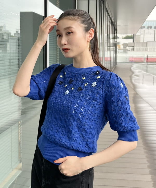 隈元 楓さんの「BEAMS WOMEN｜BAUM UND PFERDGARTEN / CAPONI フラワー ニット」を使ったコーディネート