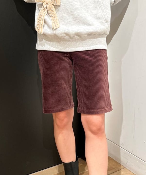 佐藤 亜美さんの「BEAMS WOMEN｜カット コーデュロイ バイカー ショーツ」を使ったコーディネート
