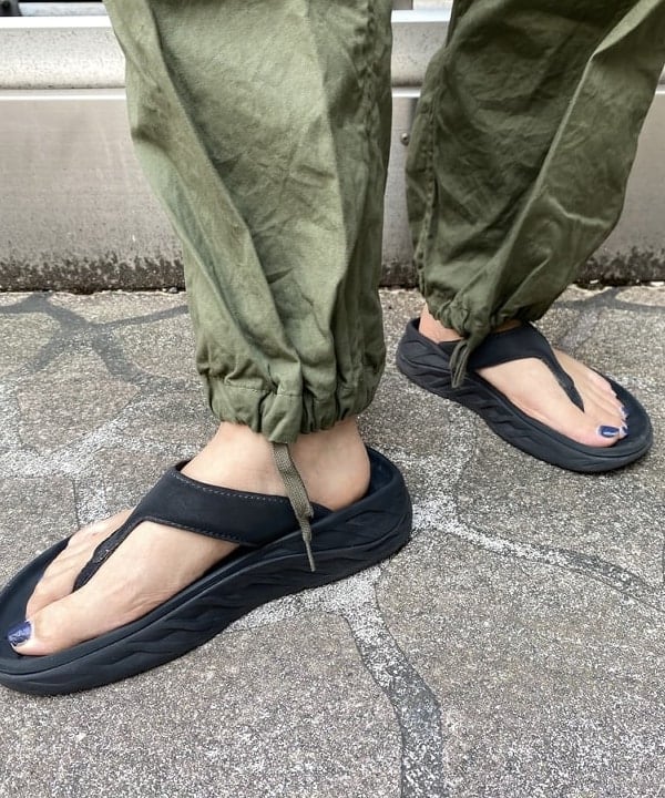 オカモト ミサキさんの「BEAMS WOMEN｜【別注】BUZZ RICKSON'S / ポプリン アーミーパンツ」を使ったコーディネート