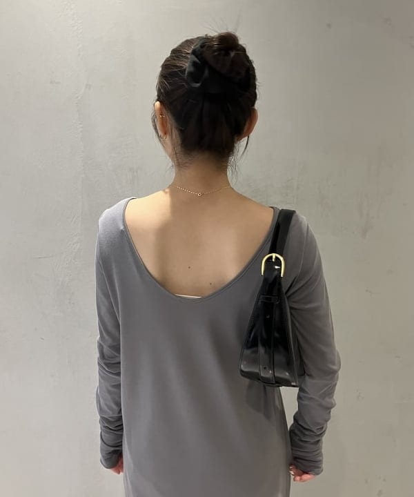 野村 美紅さんの「BEAMS WOMEN｜バックシャン スムース ワンピース」を使ったコーディネート