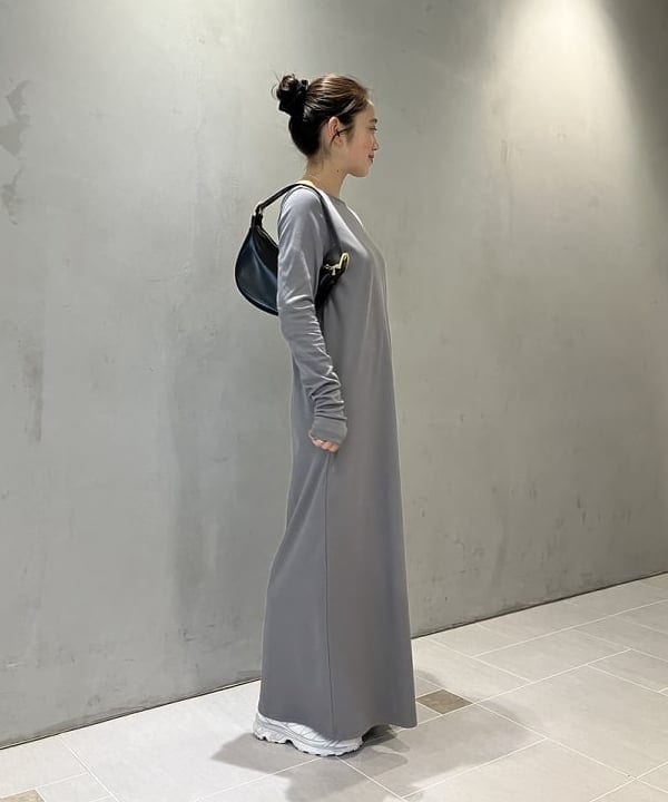 野村 美紅さんの「BEAMS WOMEN｜バックシャン スムース ワンピース」を使ったコーディネート