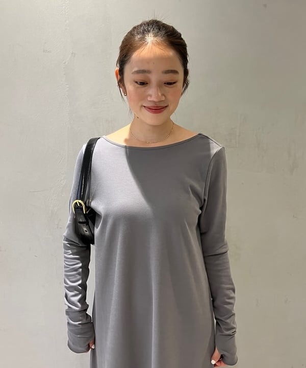 野村 美紅さんの「BEAMS WOMEN｜バックシャン スムース ワンピース」を使ったコーディネート