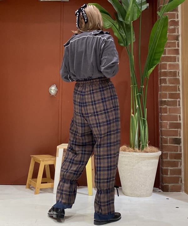 優意さんの「BEAMS WOMEN｜Olfeo × maturely / 別注 フリル ロングスリーブ カットソー」を使ったコーディネート