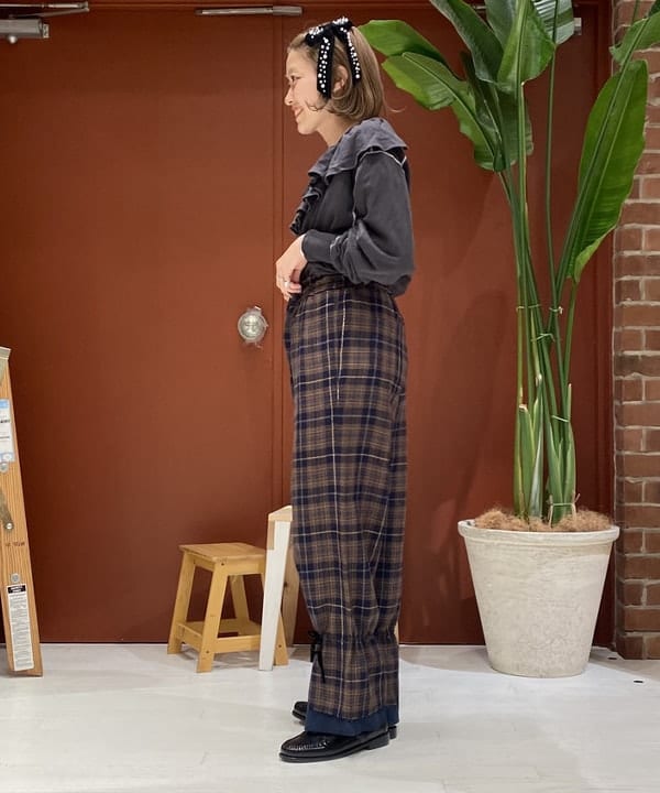 優意さんの「BEAMS WOMEN｜Olfeo × maturely / 別注 フリル ロングスリーブ カットソー」を使ったコーディネート