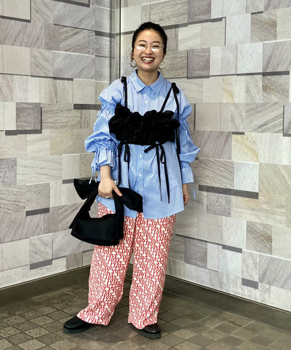 吉田　真実さんの「アーム リボン レギュラーカラー シャツ」を使ったコーディネート