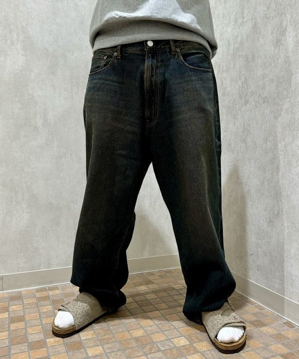 配島 孝明さんの「BEAMS WOMEN｜BEAMS / ワイドフィット デニムパンツ」を使ったコーディネート