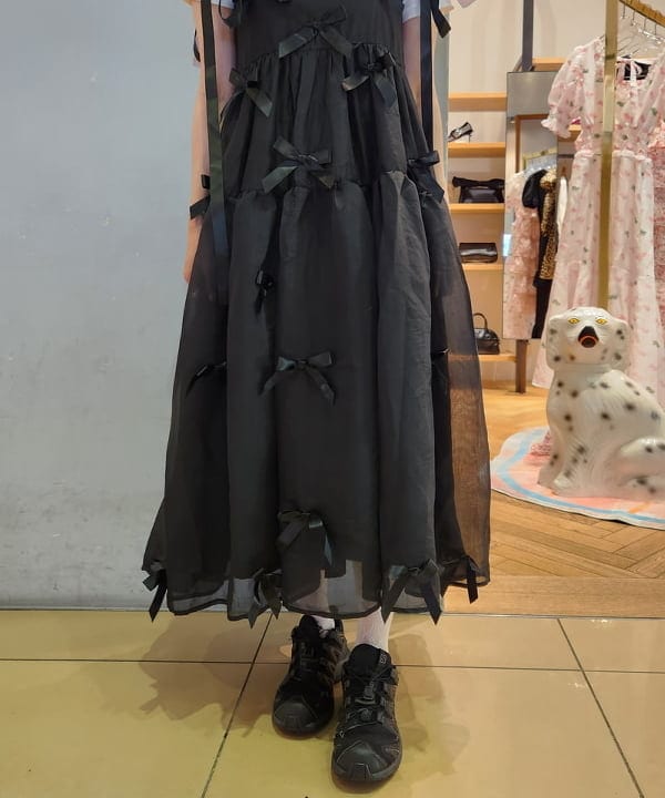 saori KATOさんの「BEAMS WOMEN｜【別注】sister jane / Bow Ruffle Onepiece」を使ったコーディネート