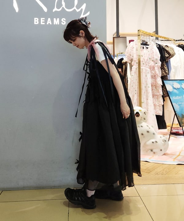 saori KATOさんの「BEAMS WOMEN｜【別注】sister jane / Bow Ruffle Onepiece」を使ったコーディネート