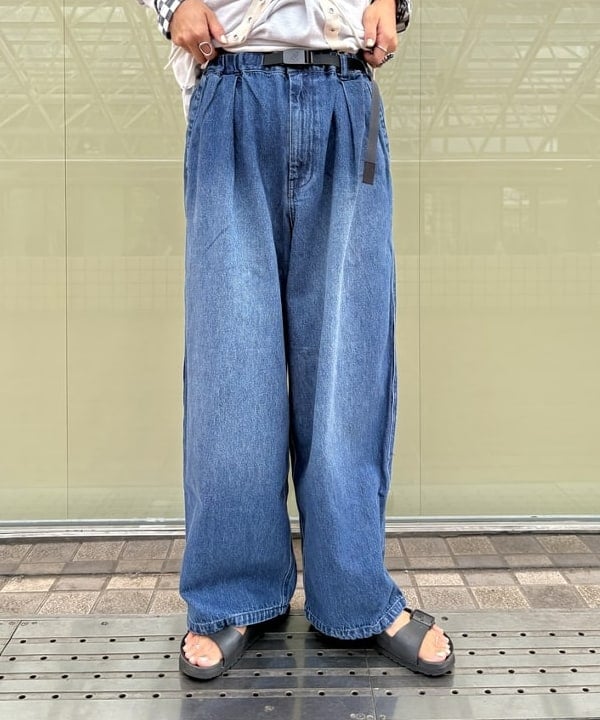 矢野(青木)優香さんの「Gramicci × BEAMS BOY / 別注 ワイド デニム パンツ」を使ったコーディネート