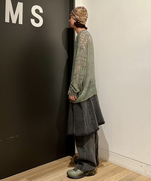 関澤 佑樹さんの「BEAMS WOMEN｜3ゲージ クロシェ クルーネック ニット」を使ったコーディネート