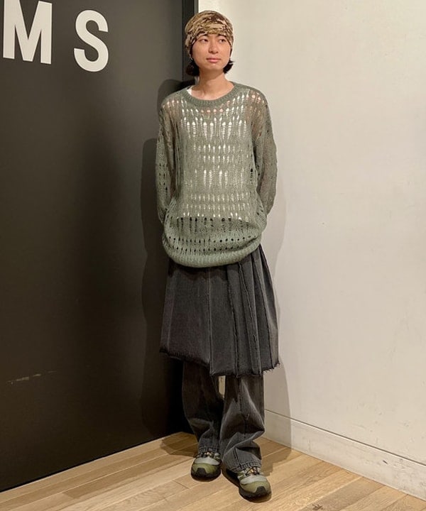 関澤 佑樹さんの「BEAMS WOMEN｜3ゲージ クロシェ クルーネック ニット」を使ったコーディネート