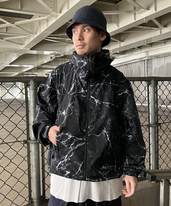 ホサカさんの「BEAMS WOMEN｜撥水 総柄プリント ジップアップ フーディ」を使ったコーディネート