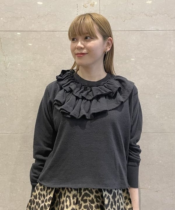 田中 里実さんの「BEAMS WOMEN｜Olfeo × maturely / 別注 フリル ロングスリーブ カットソー」を使ったコーディネート