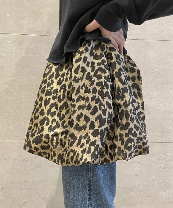田中 里実さんの「BEAMS WOMEN｜Olfeo × maturely / 別注 フリル ロングスリーブ カットソー」を使ったコーディネート
