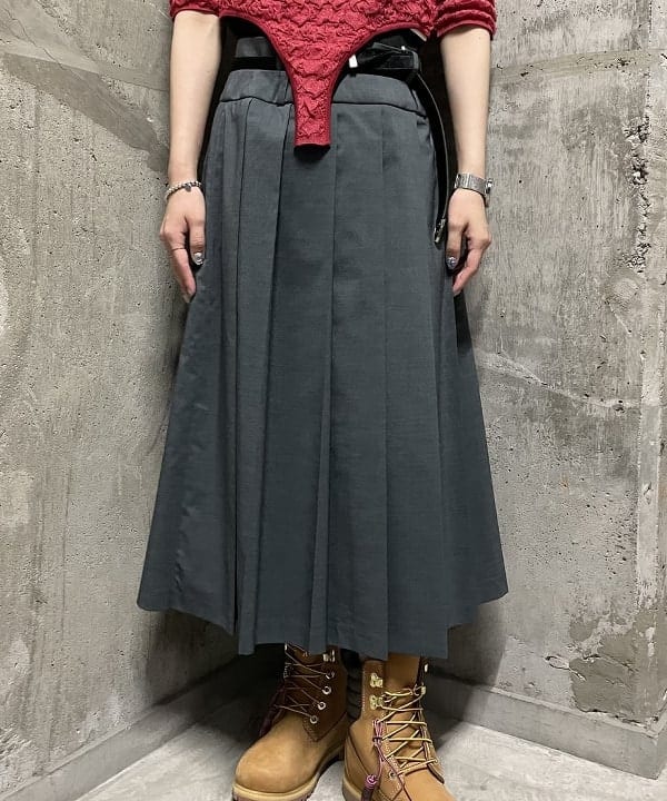 高木 菜央さんの「BEAMS WOMEN｜ダブル ベルト プリーツ スカート」を使ったコーディネート