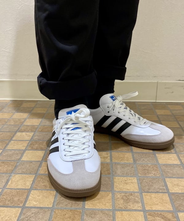 矢部 滋之さんの「BEAMS WOMEN｜adidas / SAMBA OG」を使ったコーディネート