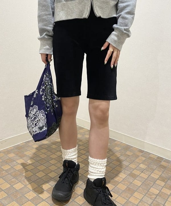 吉田 花さんの「BEAMS WOMEN｜カット コーデュロイ バイカー ショーツ」を使ったコーディネート