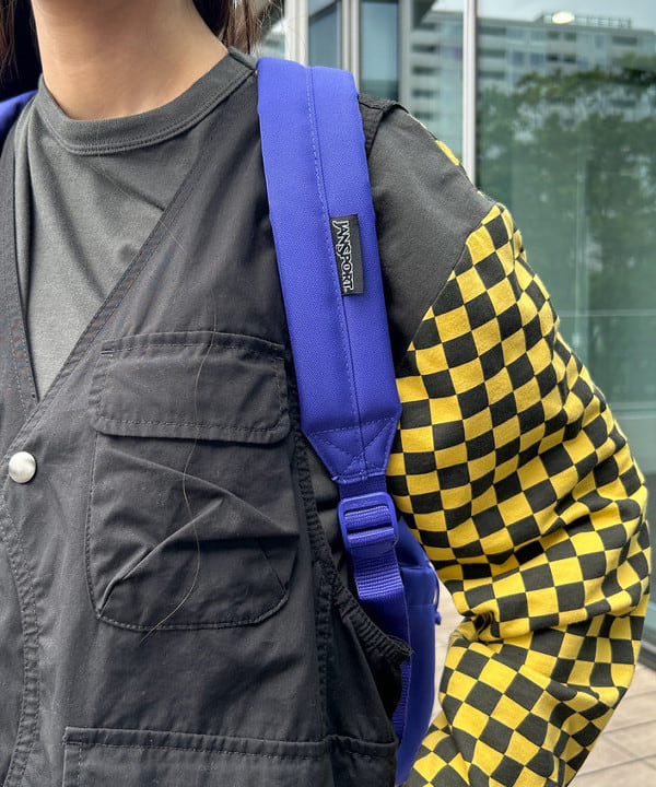 清水 彩乃さんの「BEAMS WOMEN｜JANSPORT / 別注 Bags Pack」を使ったコーディネート