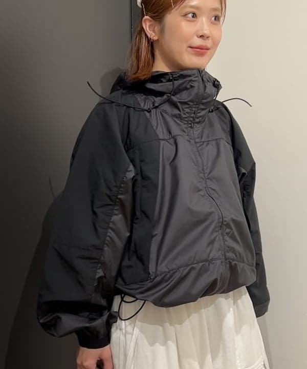 安藤 菜央さんの「BEAMS WOMEN｜BIRKENSTOCK / 【EXCLUSIVE】 BOSTON EVA KHAKI（23～24.5cm）」を使ったコーディネート