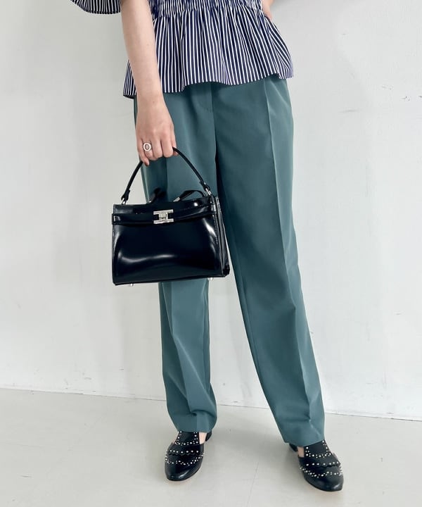 中丸　栞さんの「BEAMS WOMEN｜GIANNI NOTARO / ポリッシュ クロア ハンドバッグ」を使ったコーディネート