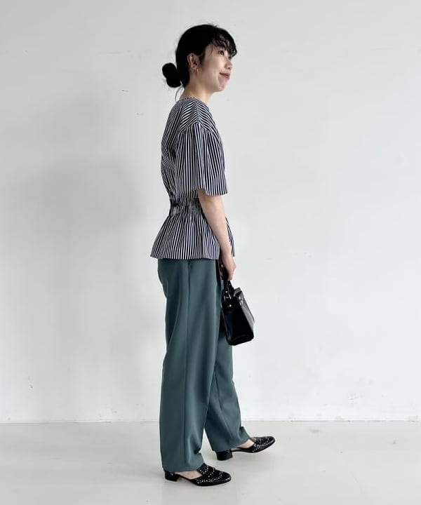 中丸　栞さんの「BEAMS WOMEN｜GIANNI NOTARO / ポリッシュ クロア ハンドバッグ」を使ったコーディネート