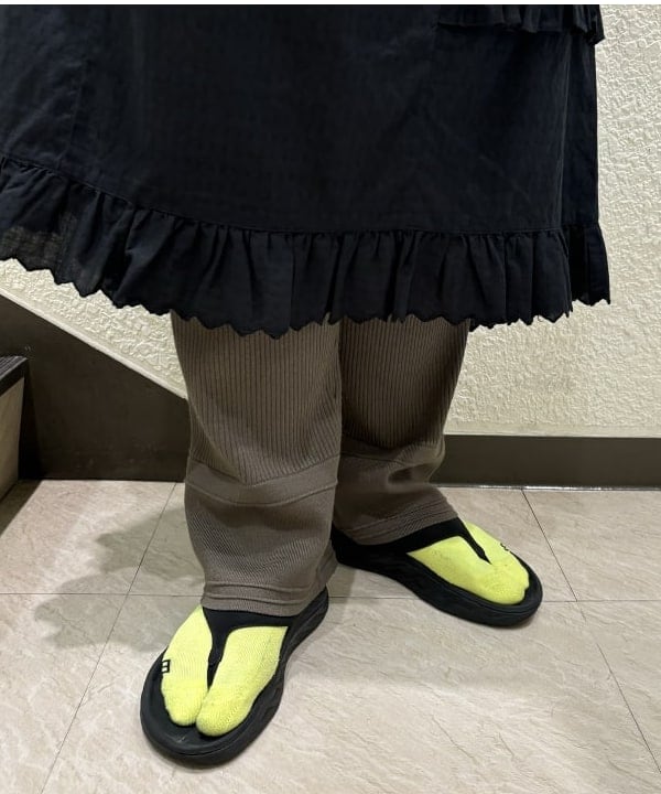 サイトウ　トモミさんの「ミリタリー ニットパンツ」を使ったコーディネート