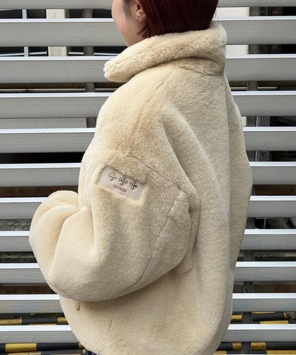 中川　ゆららさんの「BEAMS WOMEN｜TATRAS / BARBRA ボアブルゾン」を使ったコーディネート