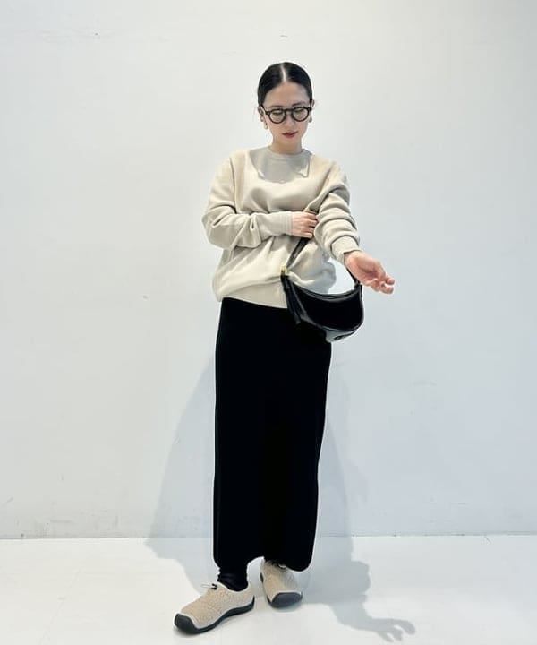 佐藤 美樹さんの「BEAMS WOMEN｜KEEN / HOWSER Ⅲ SLIDE ボア シューズ」を使ったコーディネート