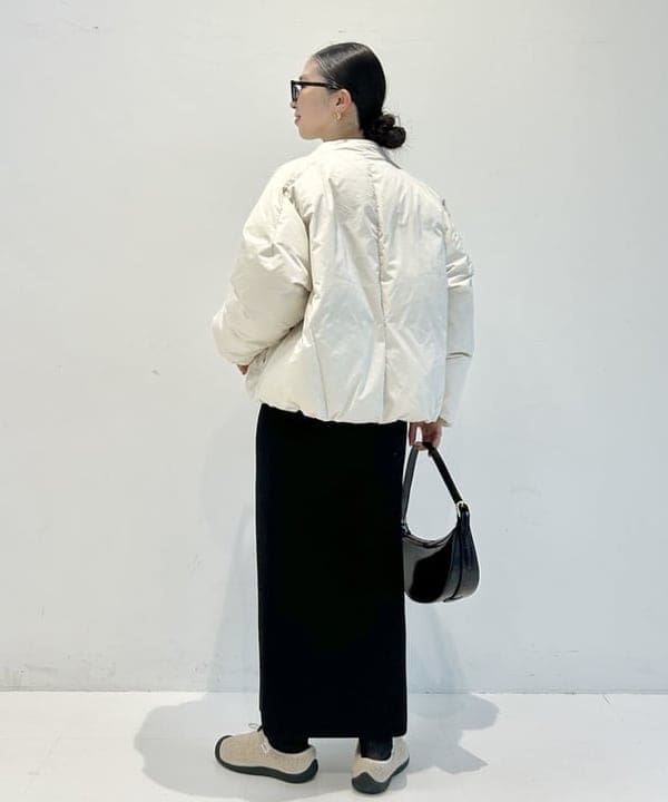 佐藤 美樹さんの「BEAMS WOMEN｜KEEN / HOWSER Ⅲ SLIDE ボア シューズ」を使ったコーディネート