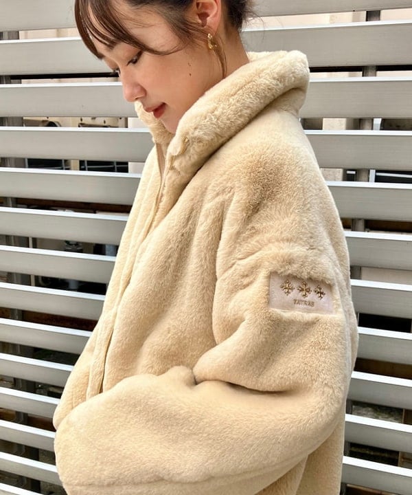 YUIさんの「BEAMS WOMEN｜TATRAS / BARBRA ボアブルゾン」を使ったコーディネート