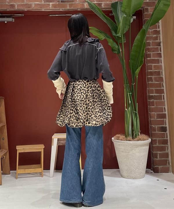 サカサイスズカさんの「BEAMS WOMEN｜Olfeo × maturely / 別注 フリル ロングスリーブ カットソー」を使ったコーディネート