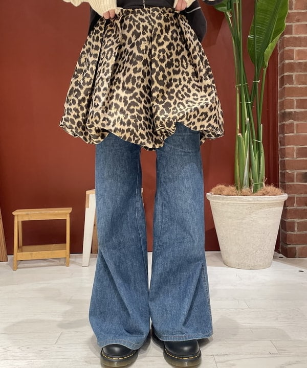 サカサイスズカさんの「BEAMS WOMEN｜Olfeo × maturely / 別注 フリル ロングスリーブ カットソー」を使ったコーディネート