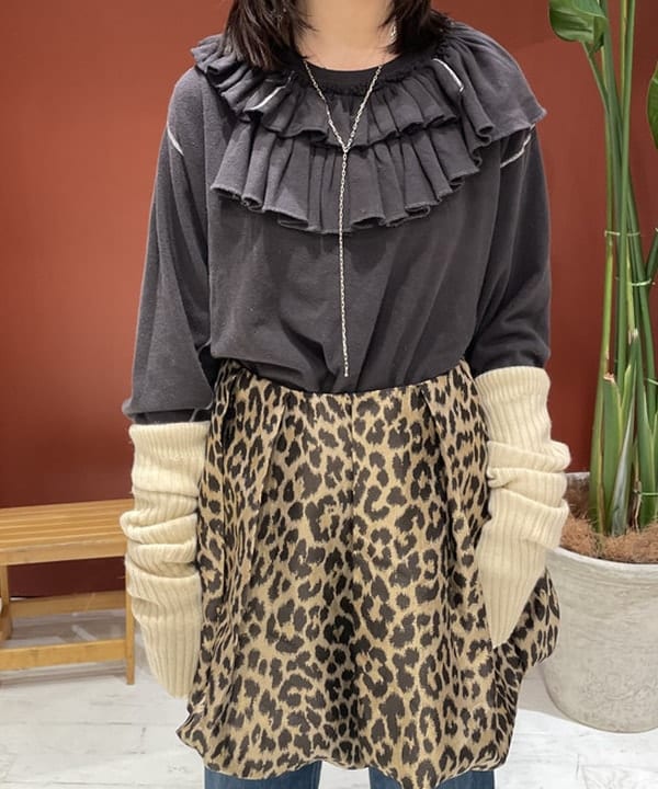 サカサイスズカさんの「BEAMS WOMEN｜Olfeo × maturely / 別注 フリル ロングスリーブ カットソー」を使ったコーディネート