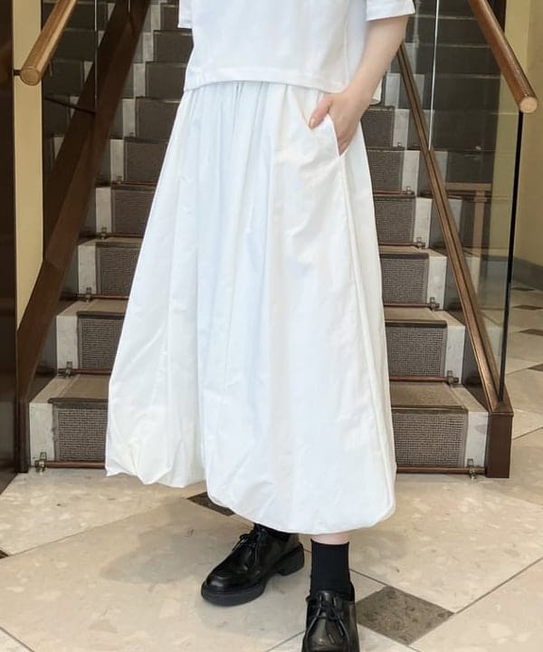 蒲原 捺美さんの「BEAMS WOMEN｜バルーン スカート」を使ったコーディネート