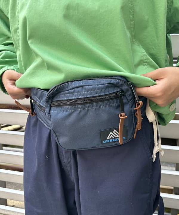 チナツさんの「BEAMS WOMEN｜GREGORY / 別注 VINTAGE HIP MATE NAVY」を使ったコーディネート