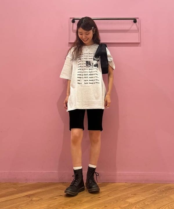佐々木 南美さんの「BEAMS WOMEN｜カット コーデュロイ バイカー ショーツ」を使ったコーディネート