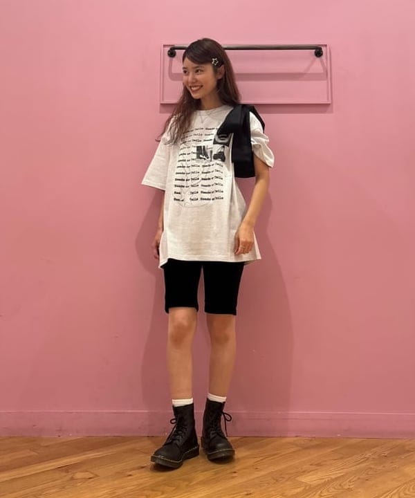 佐々木 南美さんの「BEAMS WOMEN｜カット コーデュロイ バイカー ショーツ」を使ったコーディネート