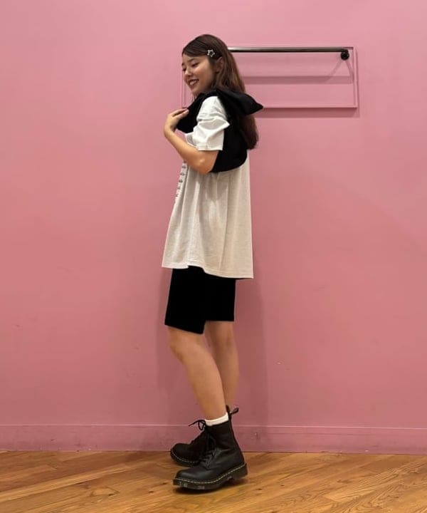 佐々木 南美さんの「BEAMS WOMEN｜カット コーデュロイ バイカー ショーツ」を使ったコーディネート