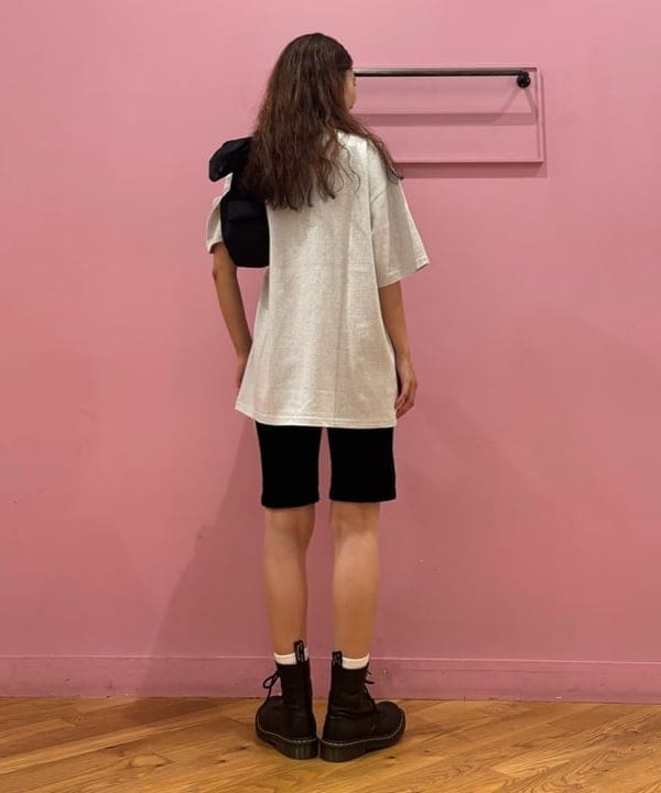 佐々木 南美さんの「BEAMS WOMEN｜カット コーデュロイ バイカー ショーツ」を使ったコーディネート