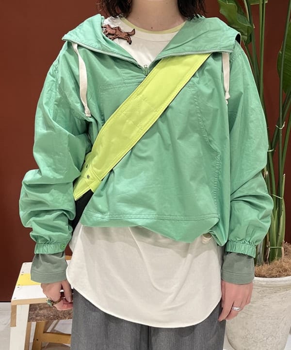 クロサワさんの「BEAMS WOMEN｜サイド ボタン アノラック」を使ったコーディネート