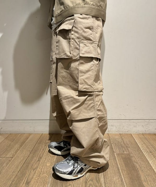 井上 隆司さんの「BEAMS WOMEN｜ミリタリー ポケット バルーンパンツ」を使ったコーディネート